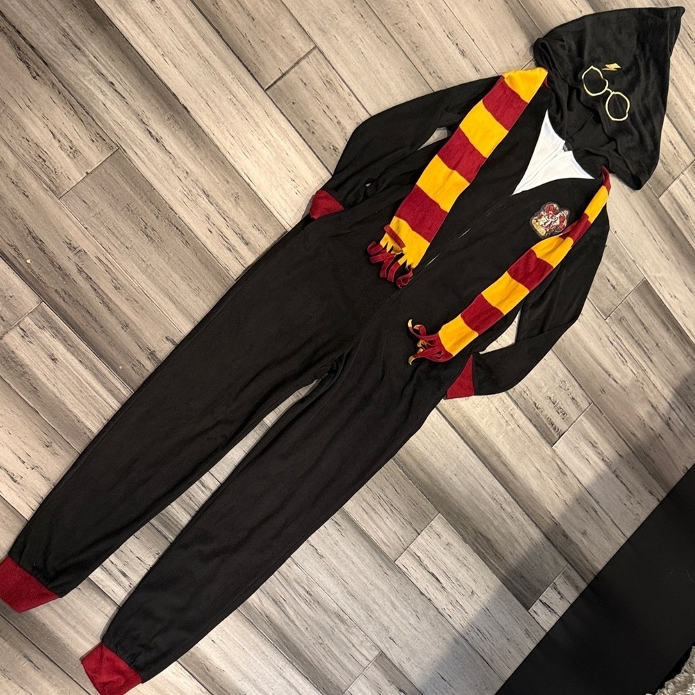 NWOT Harry Potter Black Hooded Onesie with Red Accents - Picture 2 of 15